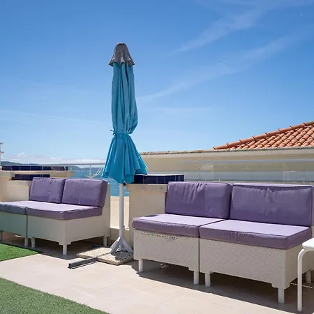 By The Sea - Bed & Breakfast